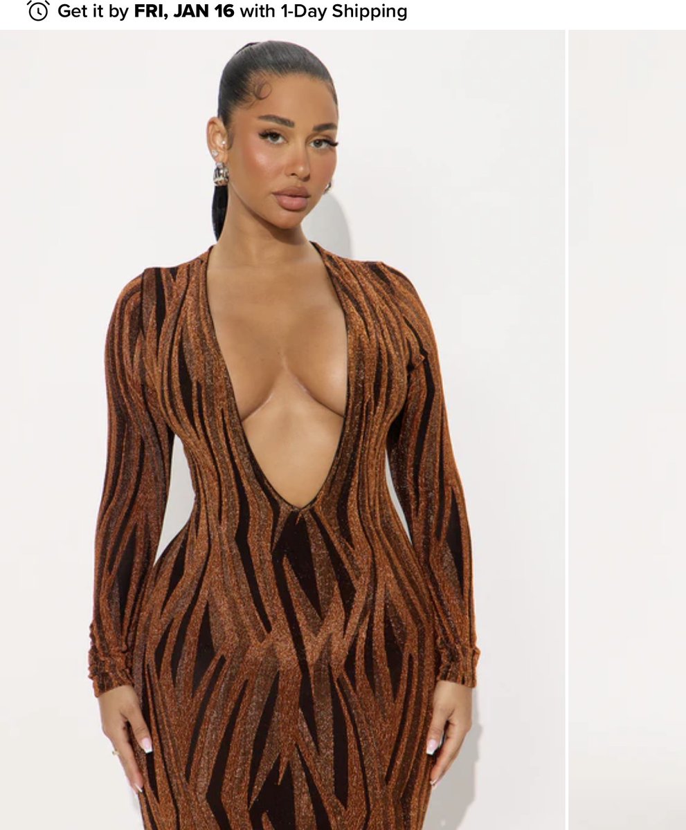 DeeLaSheeArt's tweet image. I know I said something about this before but it’s just makes me mad how they be tryna desexify clothes for fat women 😩