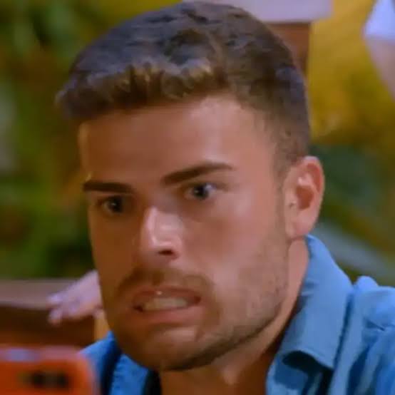 Chicas de España, no os acerquéis a este ser (Darío) repito: aislarlo, huid , porque nada bueno saldrá de él. #LaIslaDeLasTentaciones28