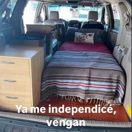 vinoypastillas's tweet image. traigan comida por favor