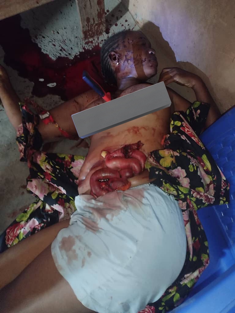 #Uvira 🔴🇨🇩

Les #M23_AFC viennent d’assassiner une femme qu’ils comptaient nommer mairesse de la ville d’ #Uvira.
Ils l’accusent de trahison.

À suivre...