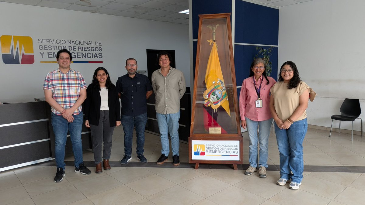 👥Equipo investigador de la FICT - ESPOL junto a los representantes de la #SNGR del Ecuador 🇪🇨