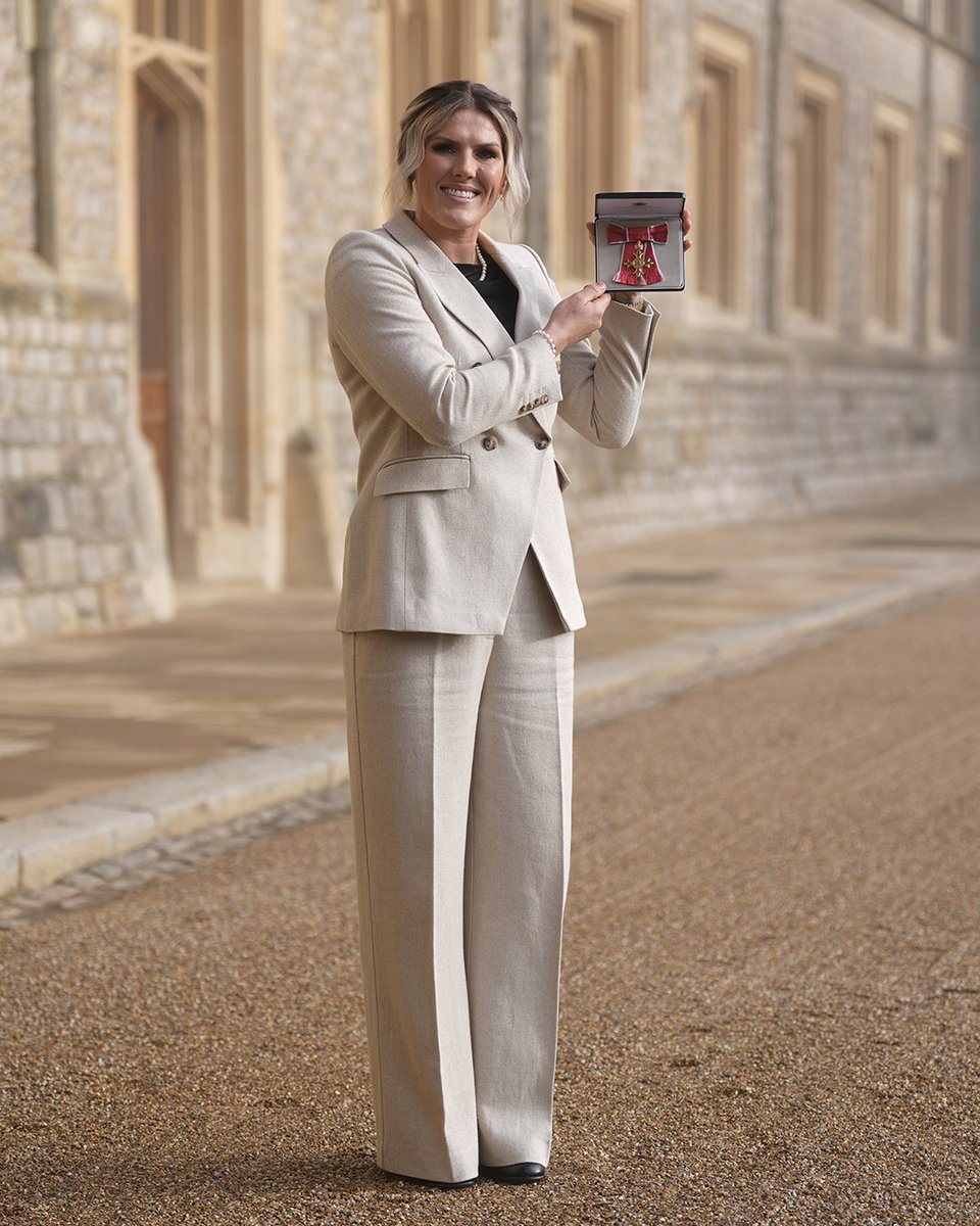 Congratulations to former #Lionesses defender, Millie Bright, who received her OBE at Windsor Castle today! 🏴󠁧󠁢󠁥󠁮󠁧󠁿❤️