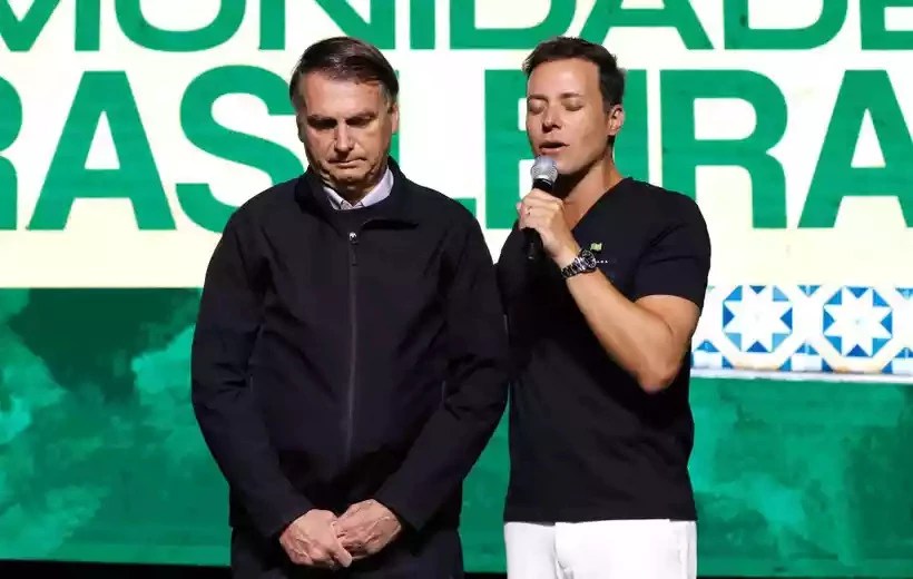 Gustavramski_'s tweet image. Enquanto o bolsonarista @andrevaladao distraía o povo com o falso moralismo de costumes,  sua igreja Lagoinha lavava dinheiro d pix no banco Master .
Crente,  né!?🤮