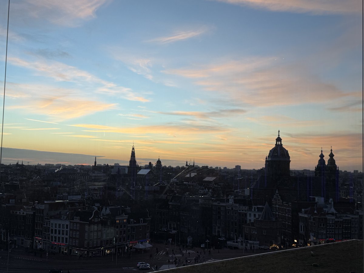 mmuhlfelder's tweet image. Sunsets and a #calmocean a half a world away from #capecodbay