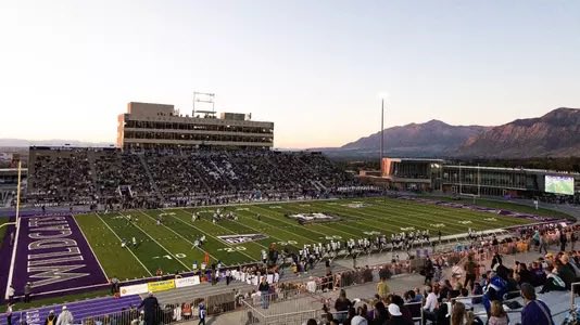 Extremely grateful to receive an offer from <a href="/weberstatefb/">Weber State Football</a> ! All glory to God!