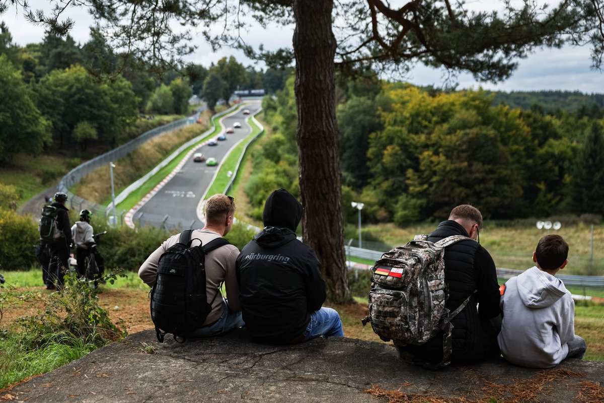 nuerburgring's tweet image. The countdown is on! ⏲️

In exactly two months, the wait is over:
On March 14, the first race event kicks off here at the Nürburgring!

The ADAC RAVENOL Nürburgring Langstrecken-Serie is starting a new season.

Mark the date in your calendar and be there 🔥💚

#HeartRace