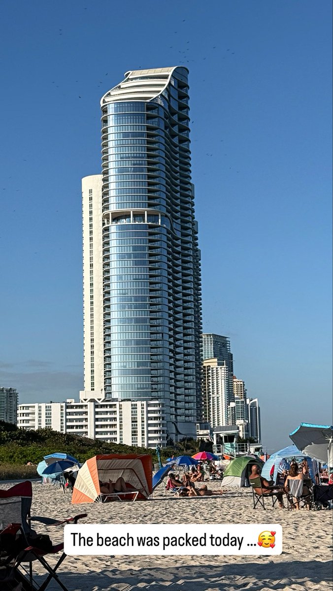 Fatalbarbi's tweet photo. Miami thang 🏝️😊🤍 https://t.co/kfLZafpl11