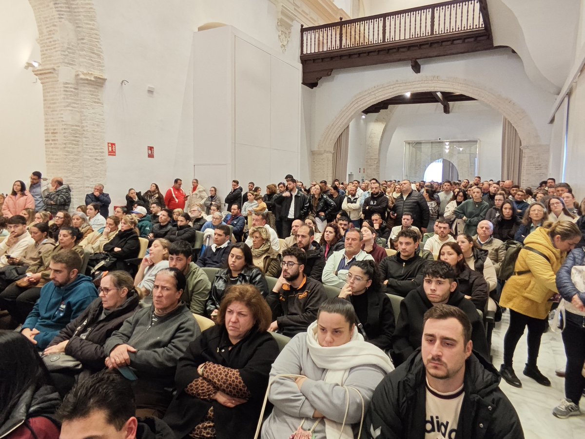 Infinidad de personas asisten a la charla informativa para las 44 viviendas de VPO que se construirán en los villa desde 115000€ + IVA. Próximamente todos los detalles en la retransmisión de <a href="/TVCarmo/">Televisión Carmona</a>  <a href="/turismocarmona/">Turismo Carmona</a> <a href="/CarmonaAyto/">Ayuntamiento Carmona</a>