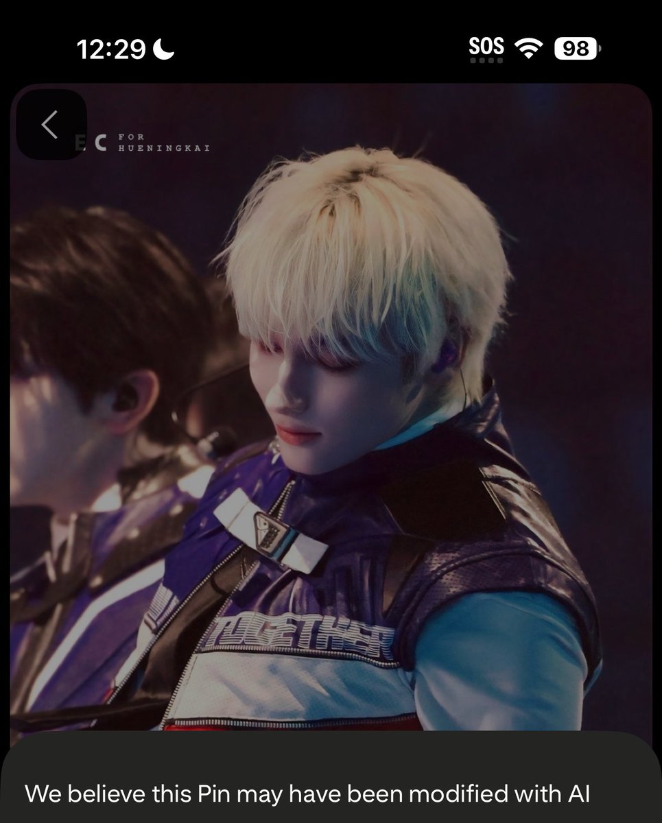 huemallow's tweet image. i’ve actually seen this happen a lot with kai’s pictures on there 😭😭