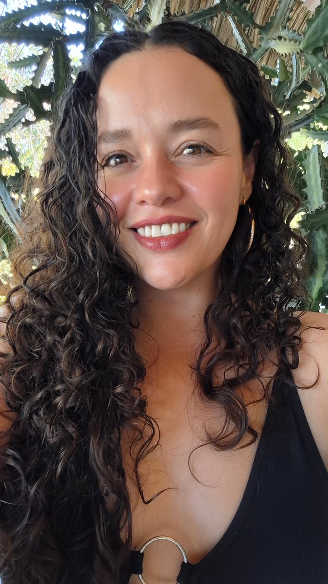 Tania_Tagle's tweet image. Vine al trabajo de mi marido y me llevó a presentar a todos los que no conozco. Cuando regresé una de sus trabajadoras me dice "está feliz de que vengas, le encanta presumirte".
Voy a andar con esta cara todo el día.