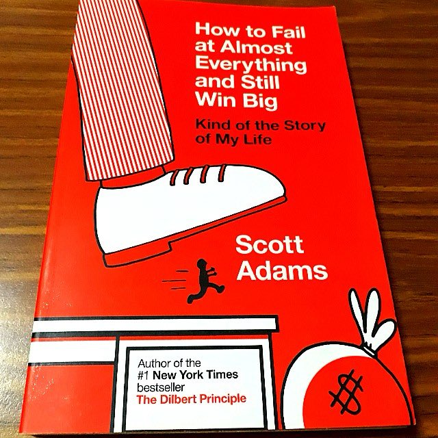 BasedBasse's tweet image. "How to fail at almost everything and still win big" betydde mycket för mig när jag läste den runt 2016. Den gav mig ett nytt perspektiv på saker som karriär, framgång och tur.

För det är jag tacksam.

Vila i frid Scott Adams 🙏🏻