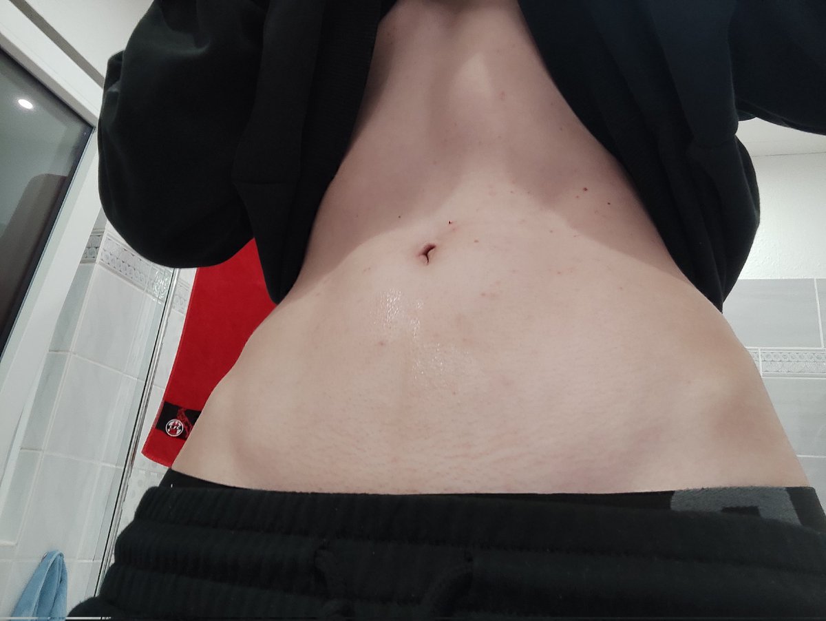 Just got done shaving;3
#femboy #twink #gay #femboytummy