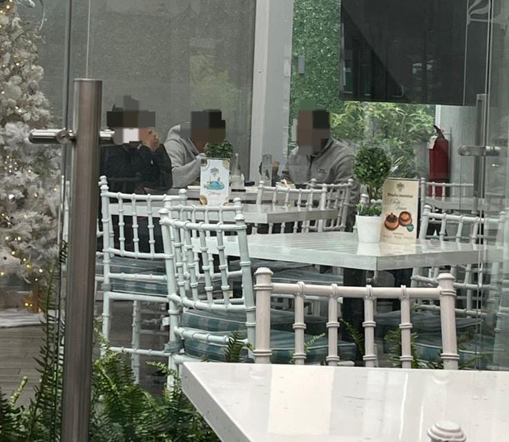 🚨 DENUNCIA PÚBLICA 🚨

Desde que empezamos a fiscalizar y a hacer eco de la indignación ciudadana en el caso Mario Godoy, he sido objeto de un evidente y reiterado seguimiento y hostigamiento. Las personas que constan en estas fotografías forman parte del patrón de vigilancia y