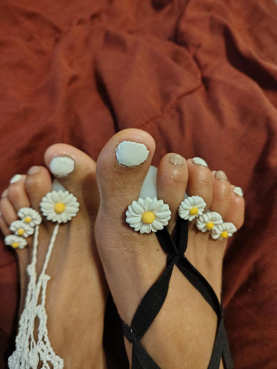 secretxsissy's tweet photo. First pedi of the year <3 #twink #sissy #gay #bottom #pedicure https://t.co/0hQehsQc8r