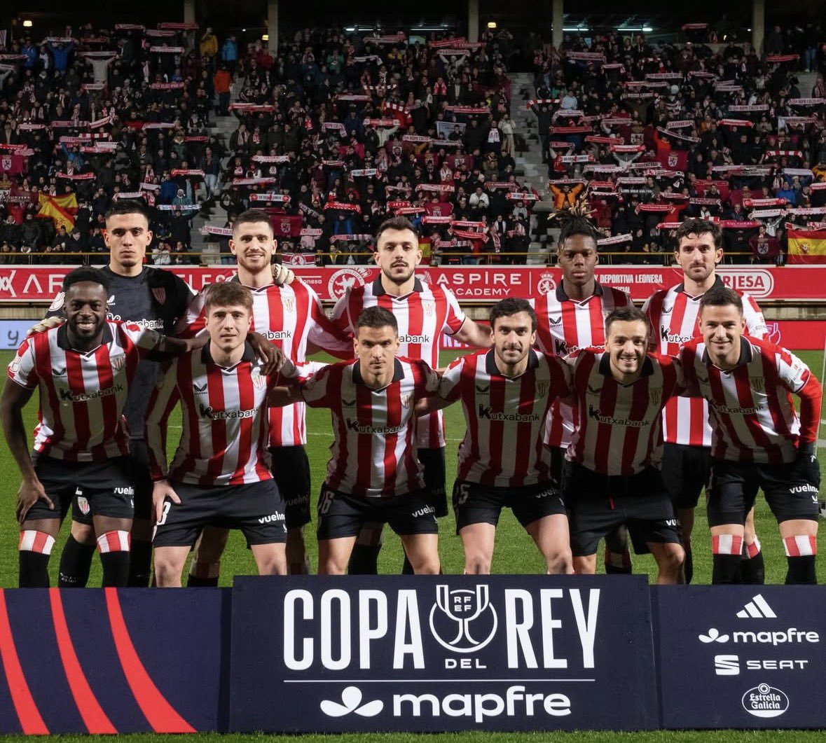 Puretonazo's tweet image. Por algo la Copa del Rey es un trofeo especial.

Estos 11 amateurs eliminaron a todo un segunda división.

Se dice que algunos tienen segundo trabajo porque el futbol lo ven como un hobby.

En esta competición incluso gente de tan baja categoría puede soñar.

#LaCopaMola