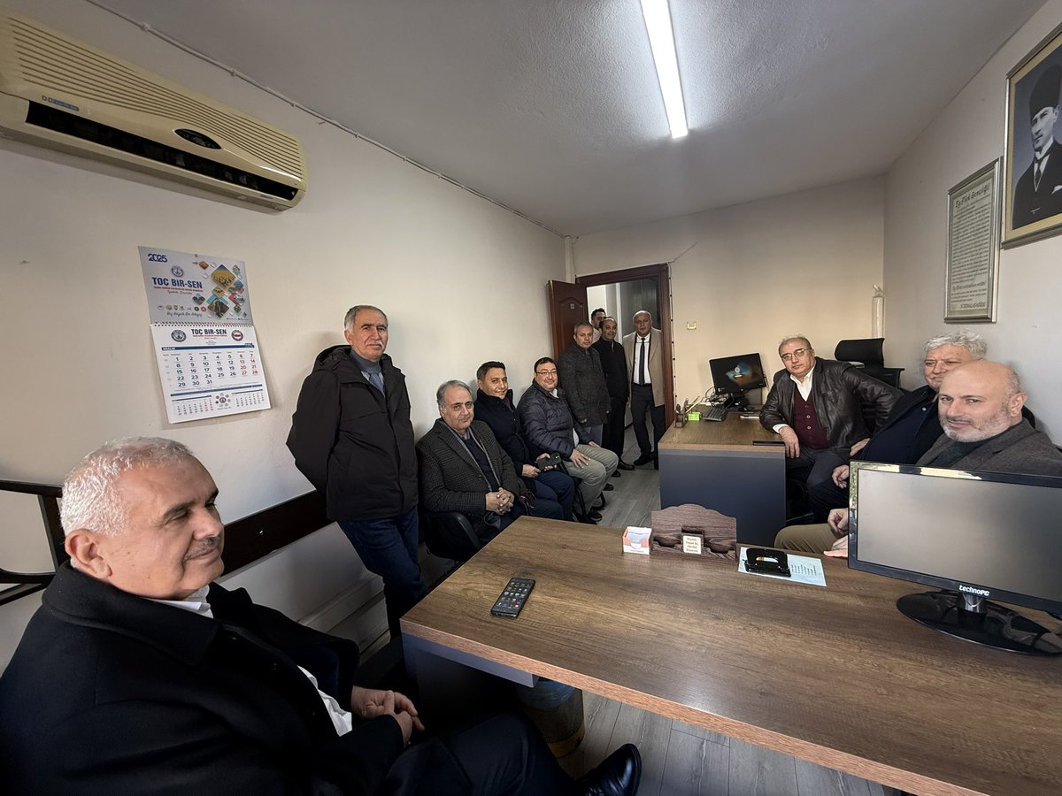 HTurkyilmazOMO's tweet photo. OMO Doğu Akdeniz Şubemizde daha önce şube başkanlığı görevlerinde bulunmuş kıymetli meslektaşlarımız İbrahim Yılmaz ve Hakan Doğan’ı ziyaret ettik.

Mesleğimiz, odamız ve örgütlü mücadelemiz üzerine verimli bir sohbet gerçekleştirdik.

Misafirperverlikleri, samimiyetleri ve güçlü destekleri için kendilerine gönülden teşekkür ediyorum.
