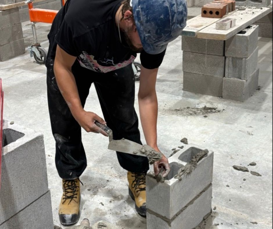 CONSTRUCT tweet media