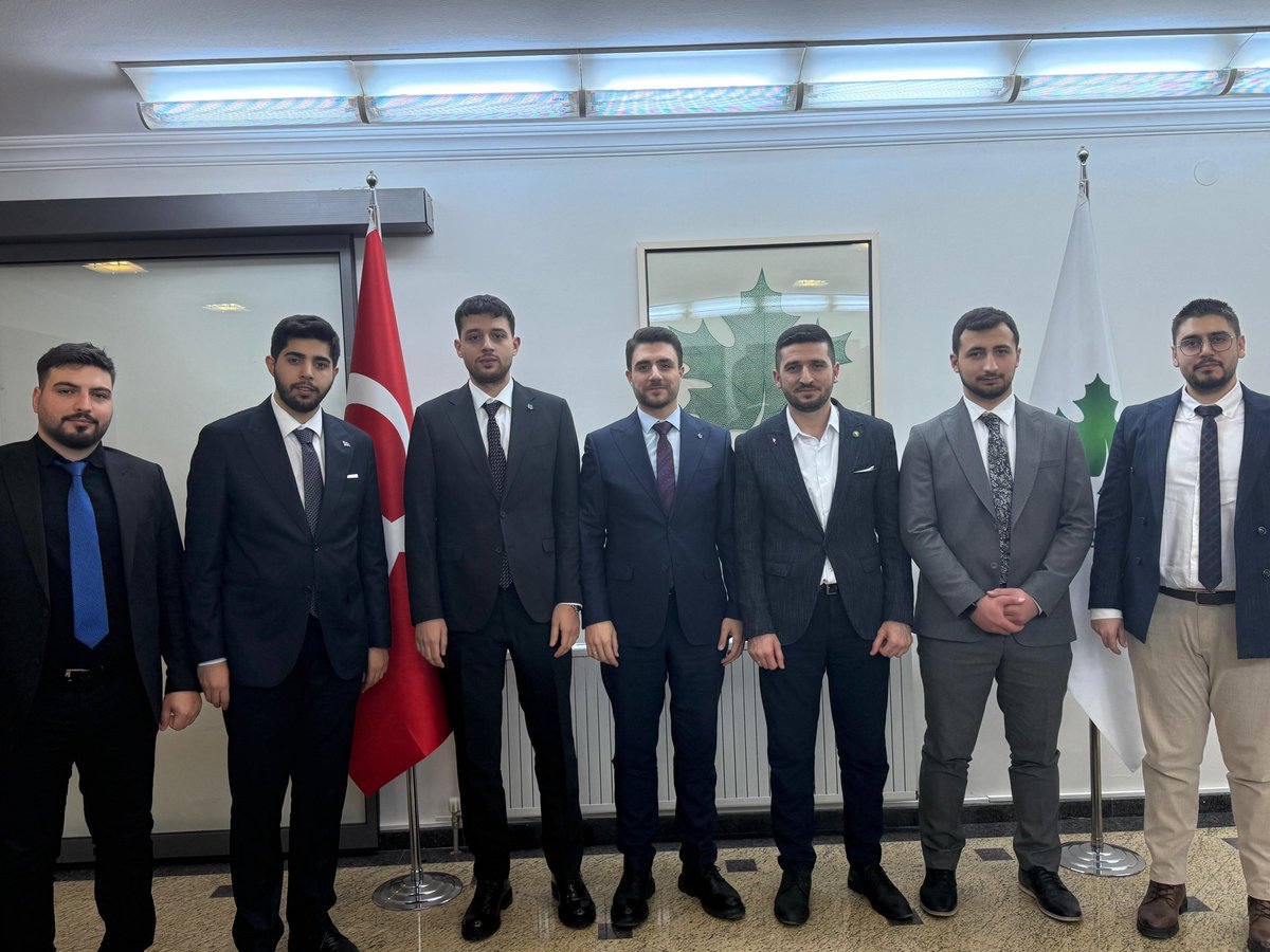 Bugün Gelecek Partisi Genel Başkanı Sn. Ahmet Davutoğlu ve Gençlik ve Spor Politikaları Başkanı Sn. Mustafa Çakmakçı'yı genel merkezlerinde ziyaret ettik.

Hüsnü kabulleri, hoş muhabbetleri ve misafirperverlik için kıymetli başkanlarıma ve teşkilatlarına teşekkür ederim.