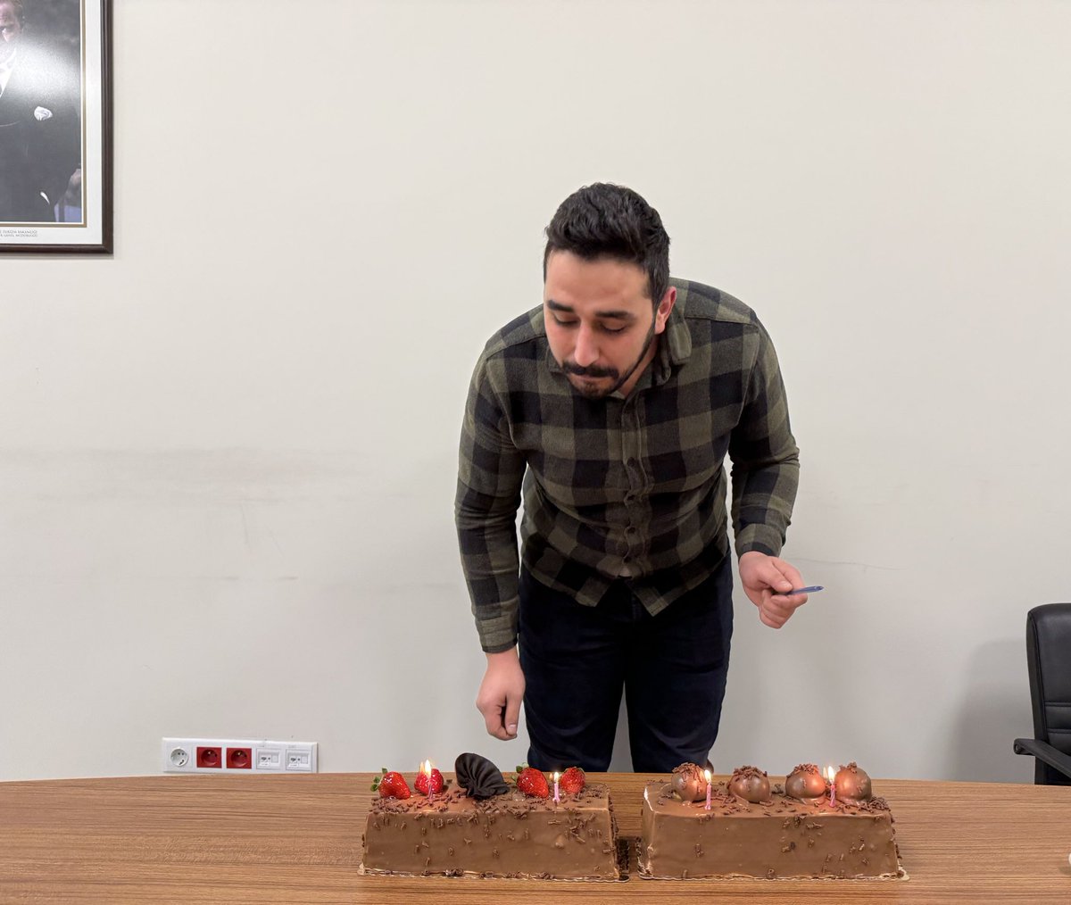 Bugün başkanlık olarak Abdulkadir arkadaşımızın doğum gününü kutladık.

Kendisine ailesiyle birlikte geçireceği sağlıklı, huzurlu bir yıl diliyoruz.😊