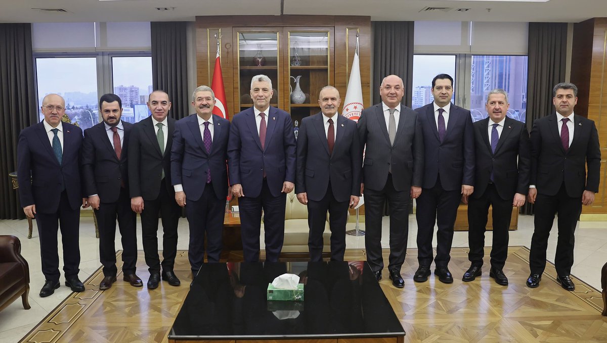 Van TSO heyeti Ticaret Bakanı ile görüştü

Van Ticaret ve Sanayi Odası Yönetim Kurulu, Meclis Divanı ve Meclis Üyesinden oluşan heyet; Ak Parti Van Milletvekili Burhan Kayatürk ile birlikte; Ticaret Bakanı Prof. Dr. Ömer Bolat’ı ziyaret etti.urartuhaber.com/van-tso-heyeti… <a href="/NecdetTakva/">Necdet Takva</a>