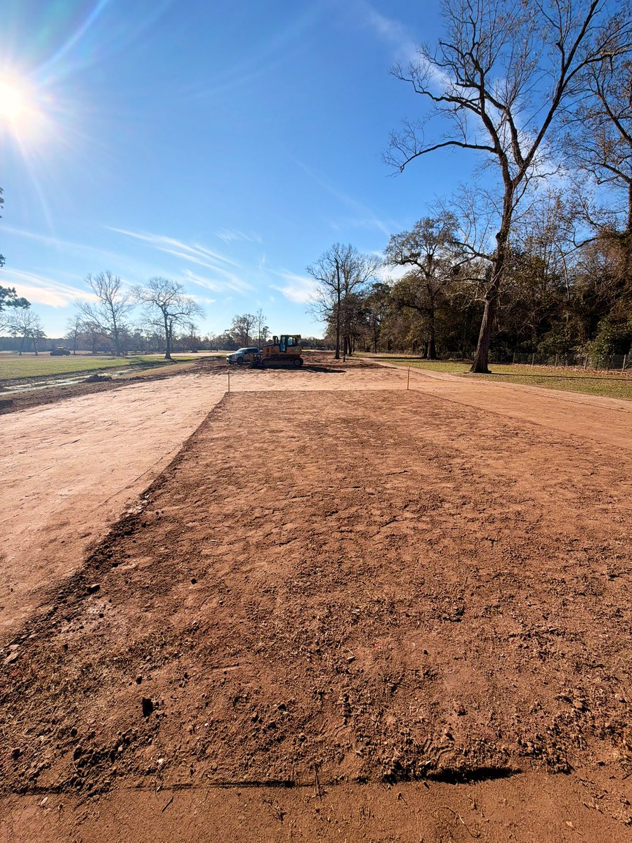 davisturf's tweet photo. Chambers County aka “Gator Run” (Anahuac TX) is really starting to take shape. Just let that sun keep on shinin! #Greenscapes6 https://t.co/UFolvhg0dH