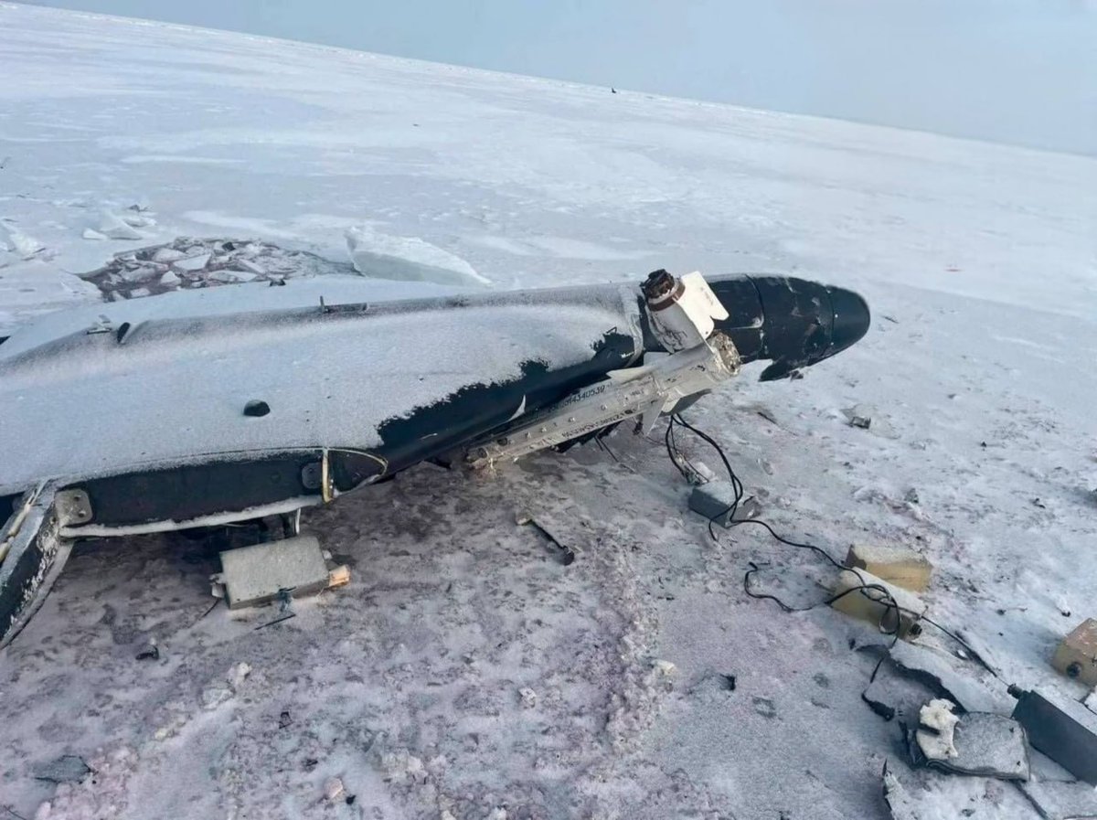 vikrammahajan's tweet image. A downed Geran-4 jet carrying R-60 air-to-air missile. #Ukraine claims they have been encountering such fighter drones daily recently. While there are no tangible and reliable results yet from the use of "#Geraniums" equipped with #R60 missiles and #MANPADS, if the...
3/1