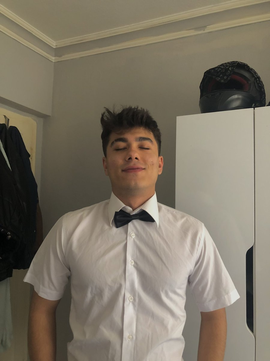 Fotoğrafta gördüğünüz kişi abim Hakan Çakır. 

Tanımayanlara anlatmak istiyorum.👇🏻

#YarınÇakırİçin