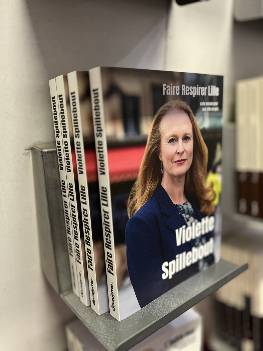 Il y a parfois, dans les livres politiques, des phrases qui font l’effet d’un aparté murmuré dans un dîner trop bruyant. On pourrait les rater. On devrait les rater. Et pourtant, elles disent tout.
« Ce que je propose pour Lille est né du terrain, de l’écoute, du local. »
La