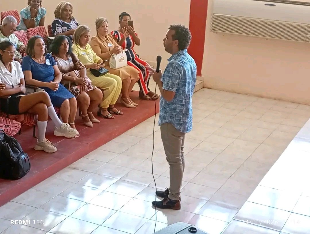cala_yailen's tweet photo. En el #IPVCE Antonio Maceo de #SantiagoDeCuba, sede del acto provincial por el Día de la Ciencia Cubana, fueron agasajados educandos y docentes que pusieron en alto el nombre de #Cuba en Olimpiadas Internacionales del Saber.
@Radio_Mambi #SiempreSantiago 
#dgestgo #Mined https://t.co/vxjxLdURv4
