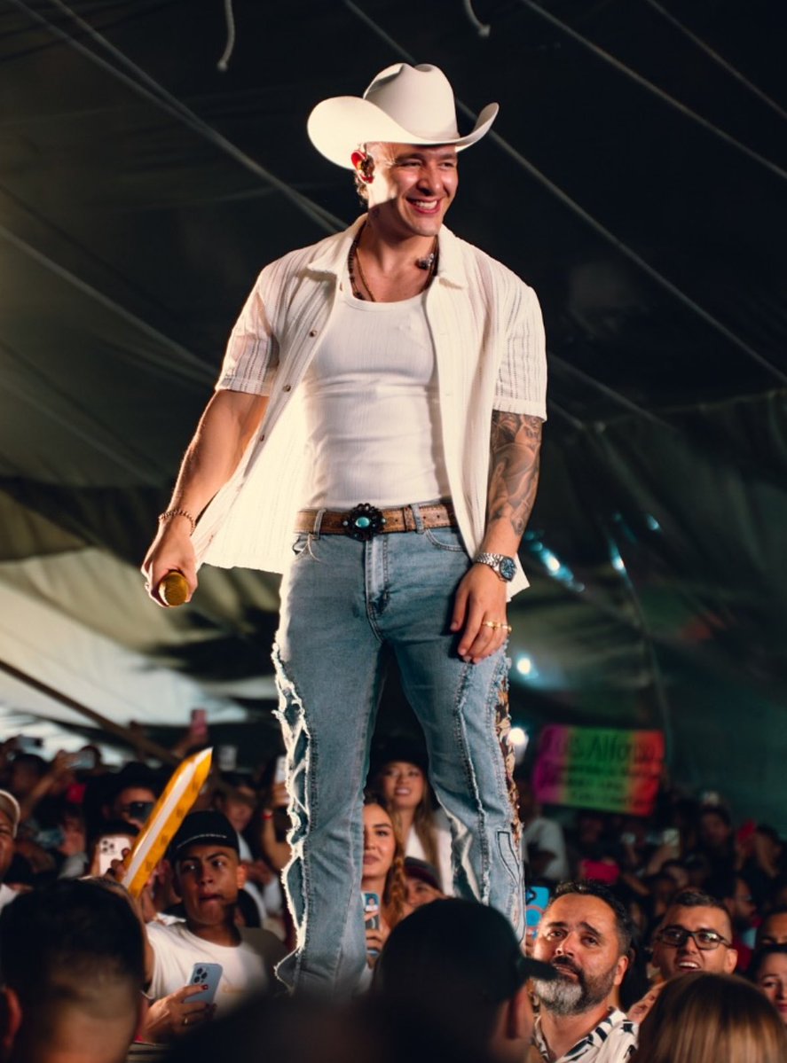 4r2RTwo's tweet image. Oigan Luis Alfonso me parece tan 🥵🥵🥵🥵 

Ese narizón tan lindo 🥰🥰