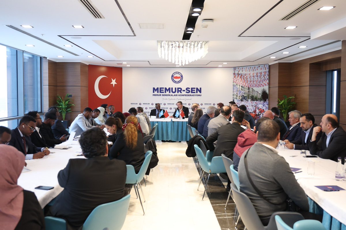 MemurSenFr's tweet photo. Nous avons accueilli le ministre somalien du Travail et des Affaires sociales, Prof. Dr Salim Alio Ibro, et sa délégation, afin d’évaluer les relations bilatérales entre la Turquie et la Somalie. https://t.co/11Kx6X7vDE