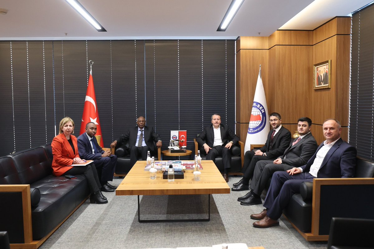 MemurSenFr's tweet photo. Nous avons accueilli le ministre somalien du Travail et des Affaires sociales, Prof. Dr Salim Alio Ibro, et sa délégation, afin d’évaluer les relations bilatérales entre la Turquie et la Somalie. https://t.co/11Kx6X7vDE