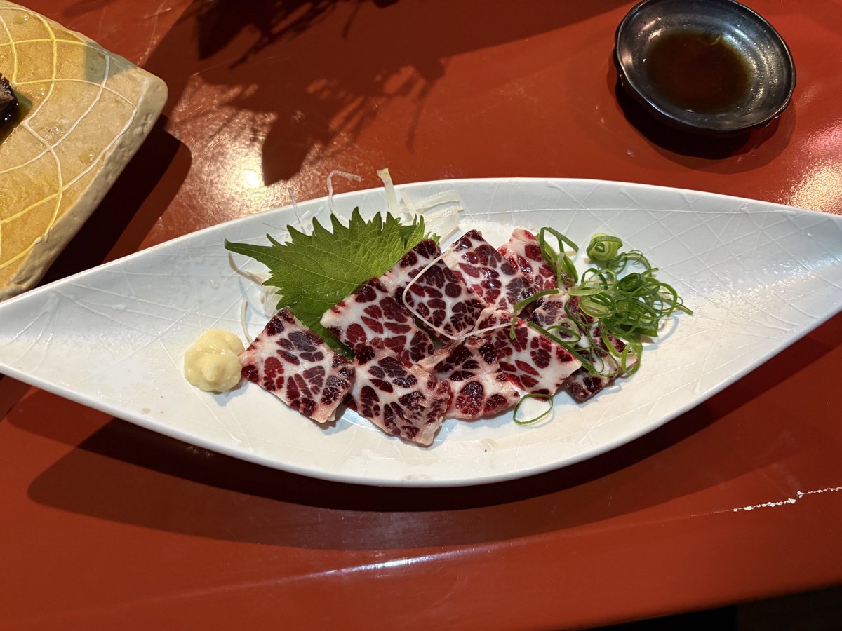 nodazourimune's tweet photo. イカシューマイ！イカの活け作り！伊万里牛！鯨の尾の身！唐津ご馳走様です😋 https://t.co/1WxRrfFKBv