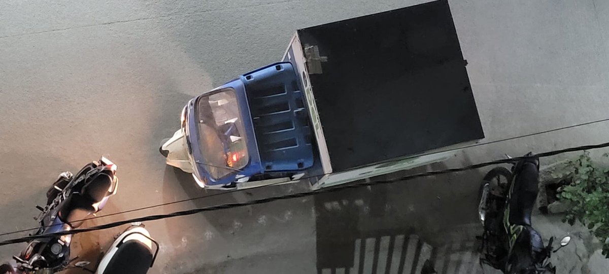 ShaikhSoyeb's tweet photo. Is refusing doorstep delivery and showing attitude now acceptable at @amazonIN?

Amazon delivery van was right outside my home, yet the delivery executive refused to come out of the van &amp; denied doorstep delivery

@AmazonHelp take action

#AmazonIndia #BadService #CustomerRights https://t.co/8Vg4F5oLEf
