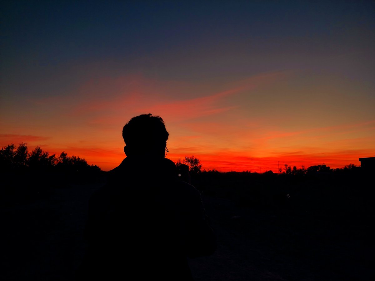 _LonelyLens's tweet photo. a meeting with sunset https://t.co/E73nSAZcgz