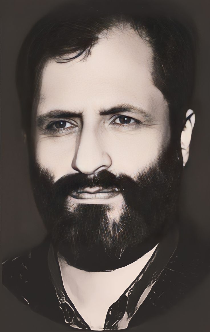 Seni gece misali gönlüme gizledim azizim, dilimden arındırıp kalbime sığdırdım.yağmur misali göğümü boşaltım tüm gözyaşlarımla,seni göz yaşımdan bile kıskandım azizim...
Ve sen gelmek bilmedin...

#SehitHuseyinVelioglu