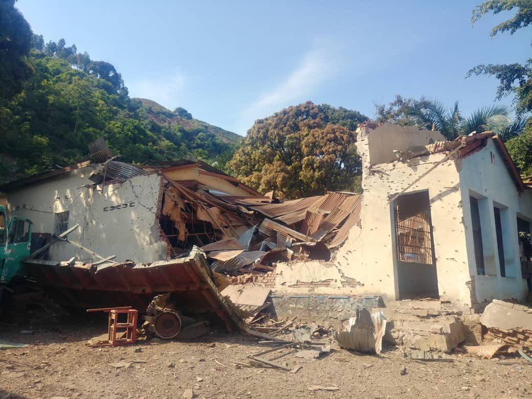 #Uvira : ce mercredi à 15h05, une frappe de drone des FARDC a ciblé un bâtiment abritant une réunion d’officiers du #M23 et de l’armée rwandaise (<a href="/RwandaMoD/">Rwanda Defence Force</a>). 

Selon des sources militaires, 23 officiers, dont 7 du #RDF, ont été neutralisés.