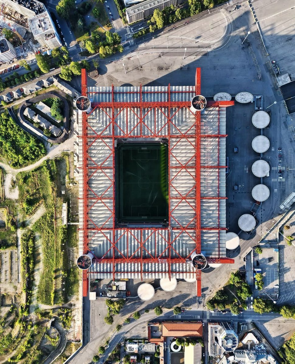 LegendOfSanSiro's tweet photo. 🏟️ San Siro, bird’s eye view https://t.co/svqkIg6xjX