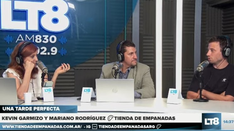 LT8am830's tweet photo. #UnaTardePerfecta "Además de nuestro producto estrella, que son las empanadas, tenemos chipás, medialunas y burritos. Pueden consultarnos a través de la página https://t.co/GvBb0HS4Kh y al teléfono 341 2 706926" Kevin Garmizo, titular de "Tienda de Empanadas" https://t.co/X944dA4l2F
