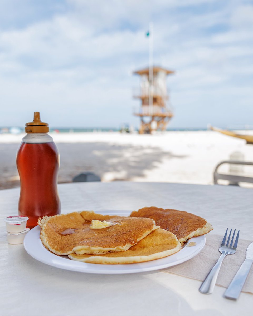 VisitBradenton's tweet image. Whether it’s your first visit or your fifth, Anna Maria Island has a few quintessential must-do moments. 🌴

We’ve rounded up 7 experiences every visitor should try at least once. Check them out 👉 bit.ly/4poSugZ

#BradentonArea #AnnaMariaIsland