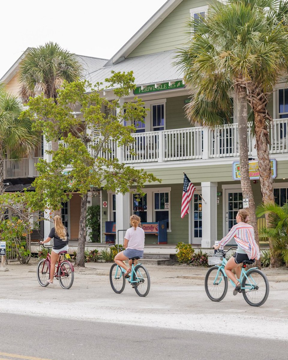 VisitBradenton's tweet image. Whether it’s your first visit or your fifth, Anna Maria Island has a few quintessential must-do moments. 🌴

We’ve rounded up 7 experiences every visitor should try at least once. Check them out 👉 bit.ly/4poSugZ

#BradentonArea #AnnaMariaIsland