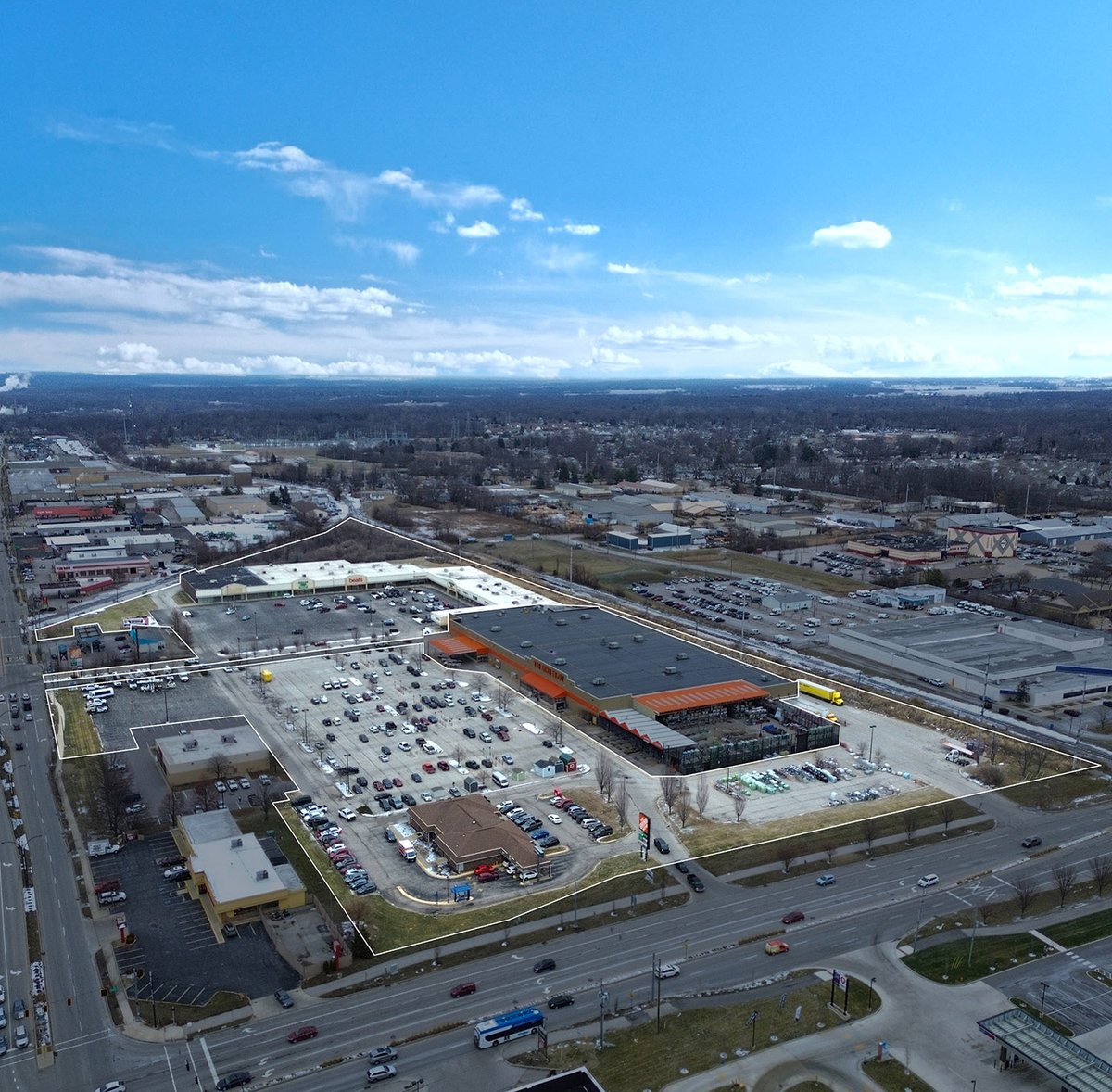Northgatereg's tweet photo. Bankruptcy Sale: 311 Sagamore Pkwy N, Lafayette, IN
98,534 SF shopping center anchored by Dollar Tree, with Home Depot as shadow anchor. Prime corner at Sagamore &amp; South Street with multiple access points and pylon signage. Auction: 2/19.
Reach Out: Team@northgatereg.com
#Retail https://t.co/heKP3tackO