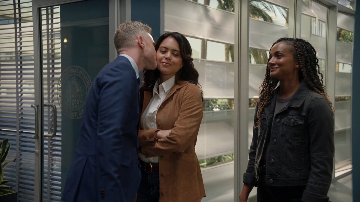 liarsgrande1989's tweet image. giggling and kicking my feet at these scenes WOPEZ ILYSM #therookie