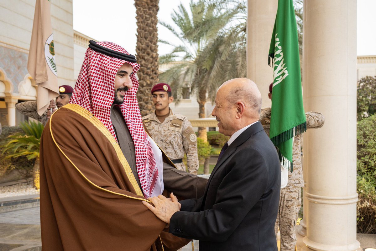 صور من لقاء اليوم بين سمو وزير الدفاع الأمير خالد بن سلمان والرئيس رشاد العليمي