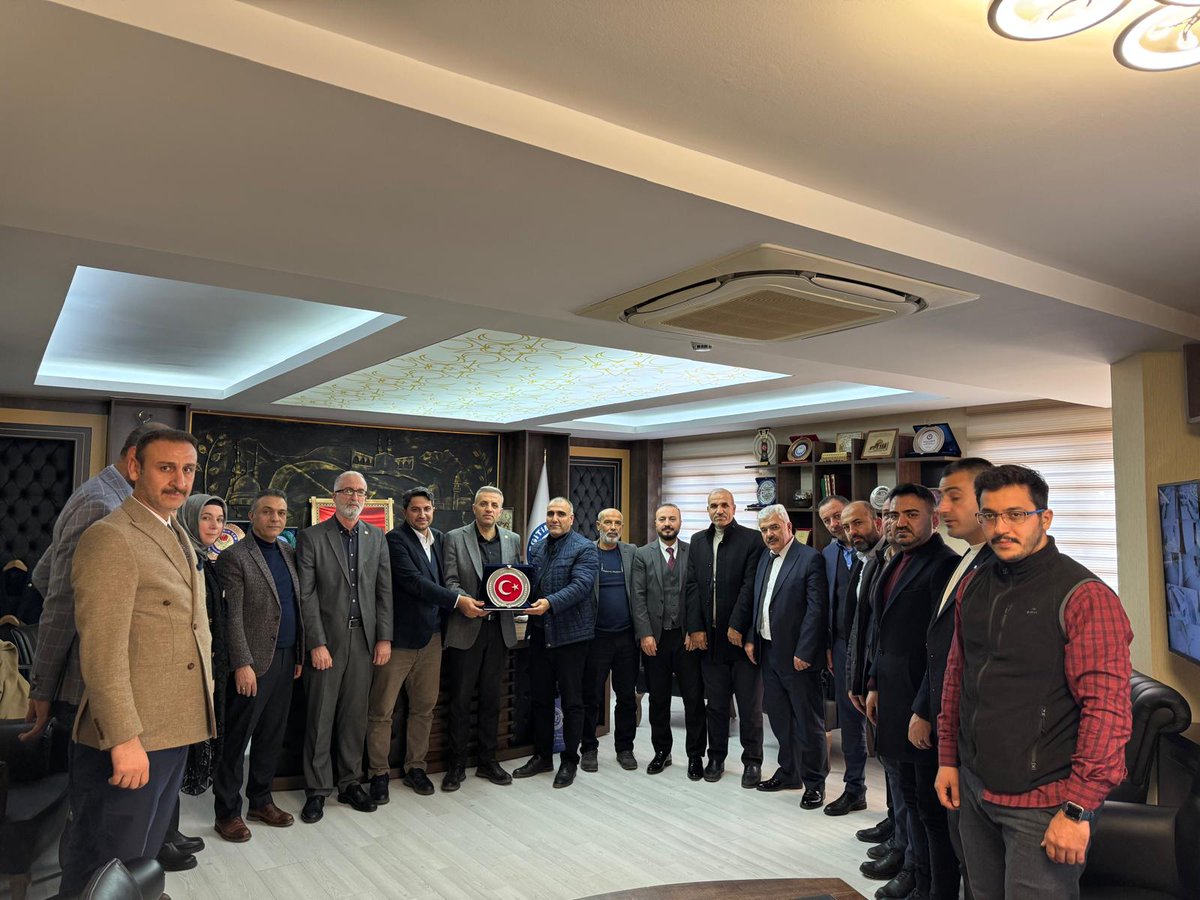 fahriarslan2763's tweet photo. kardeşlerimizle birlikte Gaziantep 1 Nolu Şubemize hayırlı olsun ziyaretinde bulunduk. Misafirperverlikleri ve hoş sohbetleri için Şube başkanı Hulusi Gürbüz'e, başkan vekili  Resul Yıldız'a, başkan yardımcısı Abdurrahman Örnek'e ve  başkan yardımcısı Erol Kaçar'a teşekkür ederiz https://t.co/TxAZEhRpJV