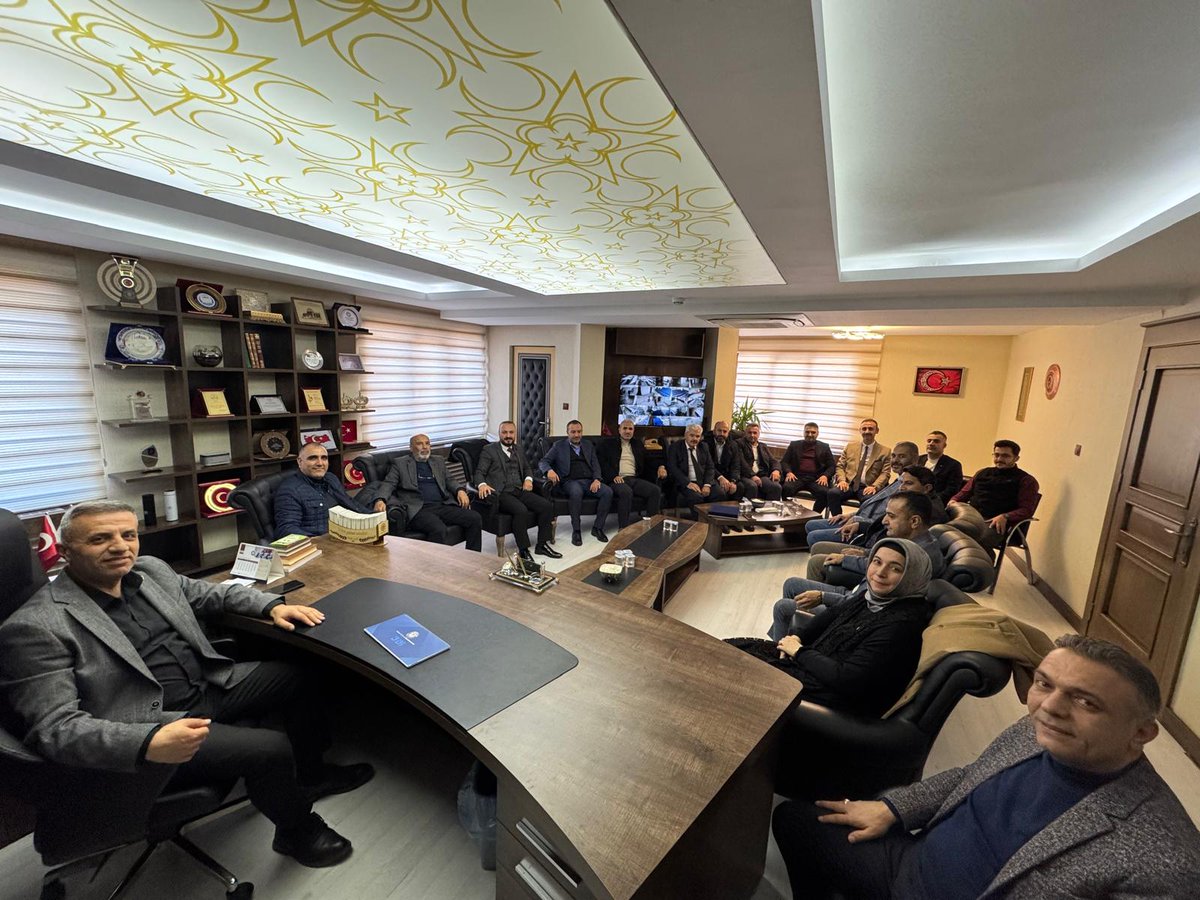 fahriarslan2763's tweet photo. kardeşlerimizle birlikte Gaziantep 1 Nolu Şubemize hayırlı olsun ziyaretinde bulunduk. Misafirperverlikleri ve hoş sohbetleri için Şube başkanı Hulusi Gürbüz'e, başkan vekili  Resul Yıldız'a, başkan yardımcısı Abdurrahman Örnek'e ve  başkan yardımcısı Erol Kaçar'a teşekkür ederiz https://t.co/TxAZEhRpJV