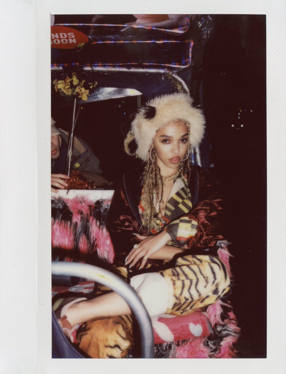 FKAtwigs's tweet image. happy birthday caprisongs