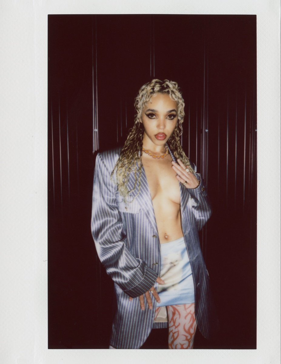 FKAtwigs's tweet image. happy birthday caprisongs