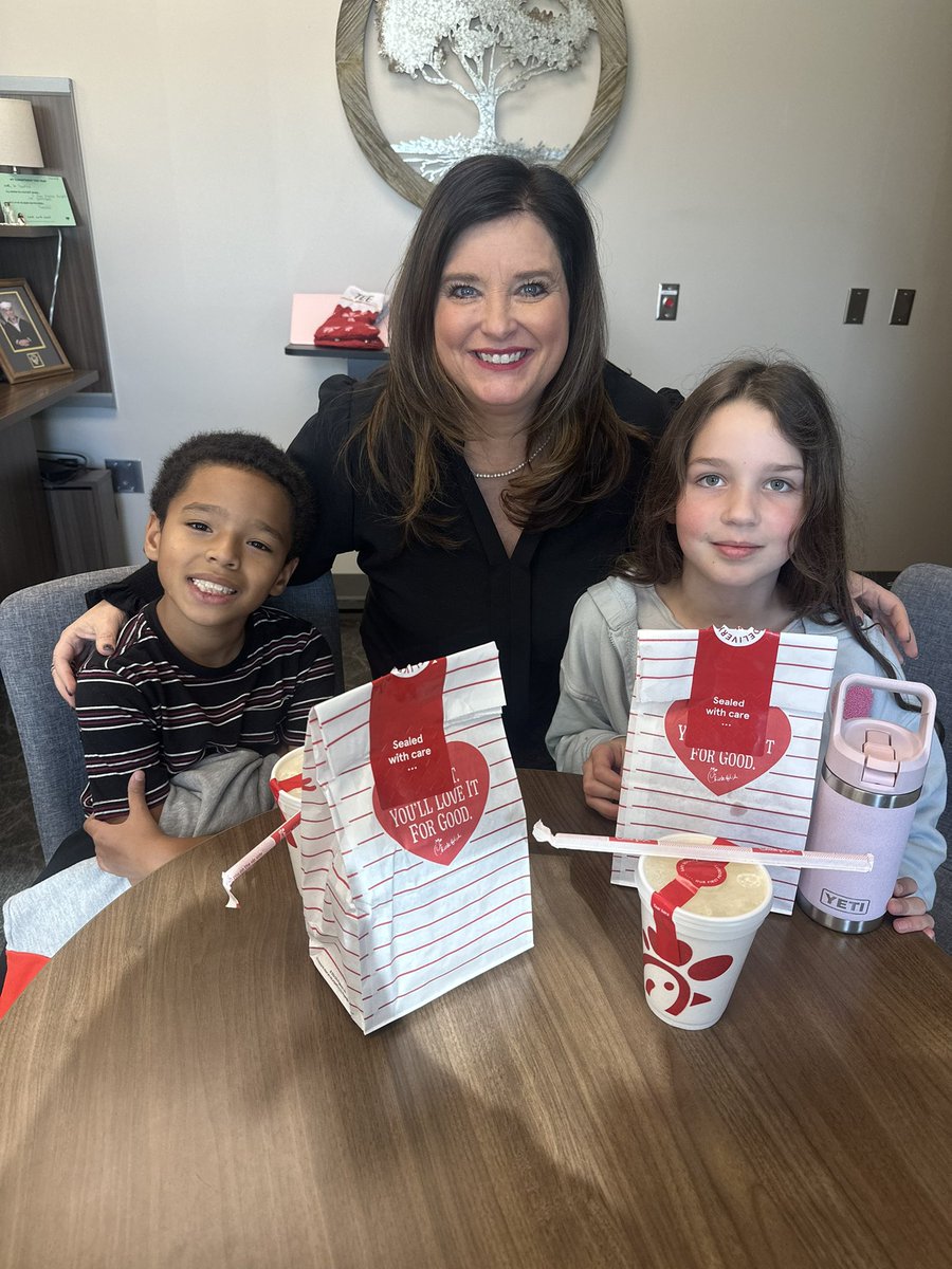 Lisa Newcomb tweet media