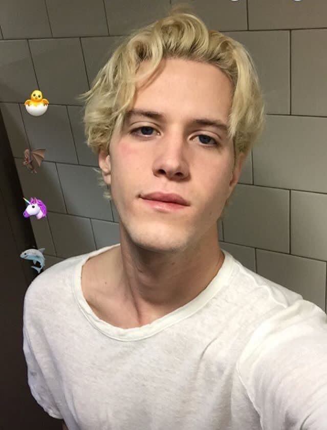 flipsidxz's tweet image. que saudades se quando o charlie era gente